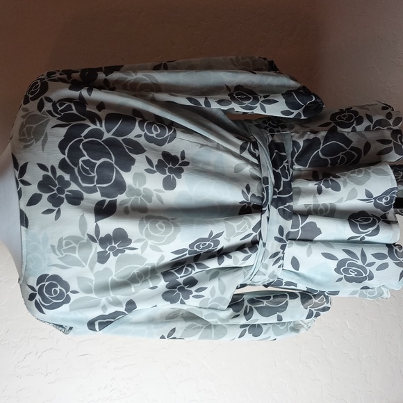 Daisy Fuentes Plus Size Blouse - Picture 4 of 7